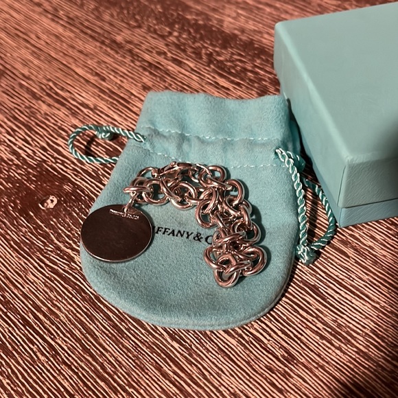 AUTHENTIC Tiffany & Co. Circle Tag Chain Link Bracelet - Picture 2 of 3